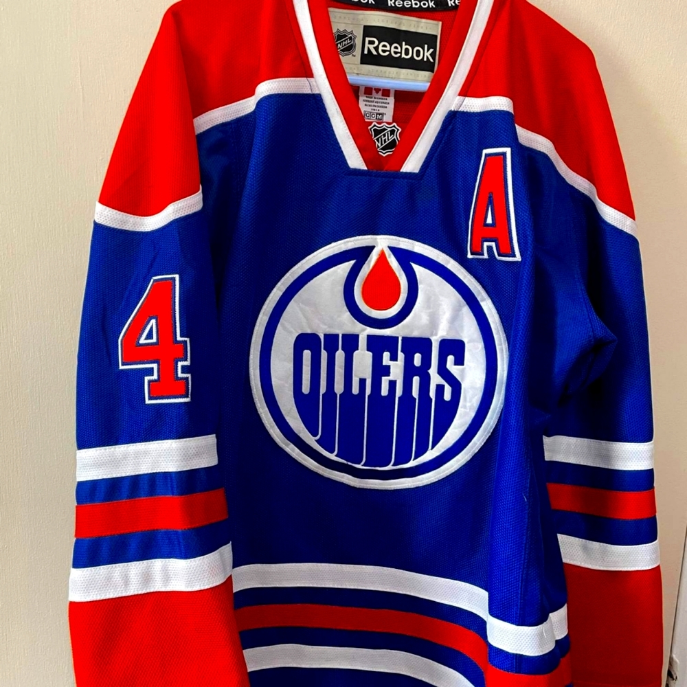 Oilers hall jersey